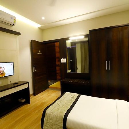 Hotel The Royal Inn Baramati Buitenkant foto