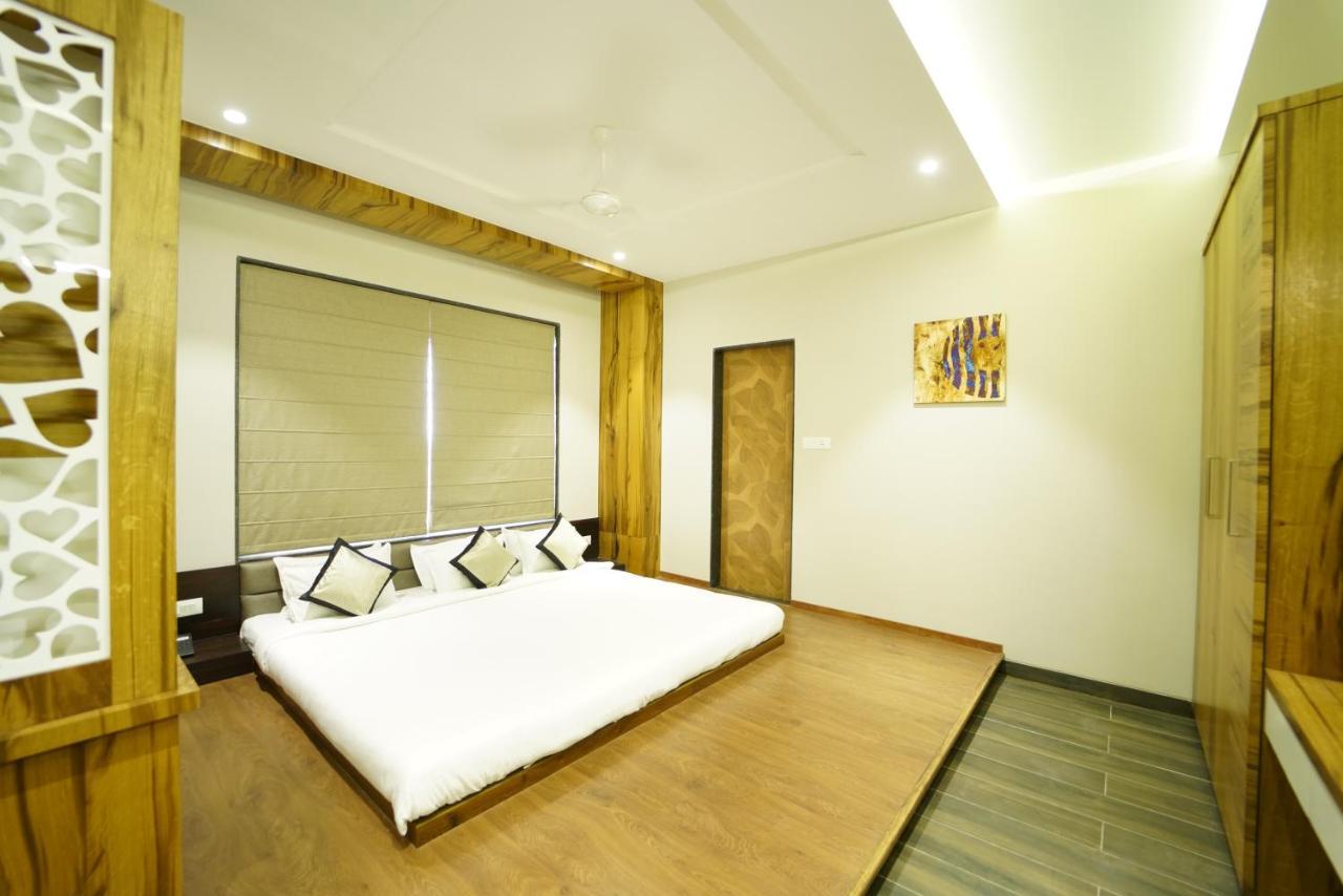 Hotel The Royal Inn Baramati Buitenkant foto