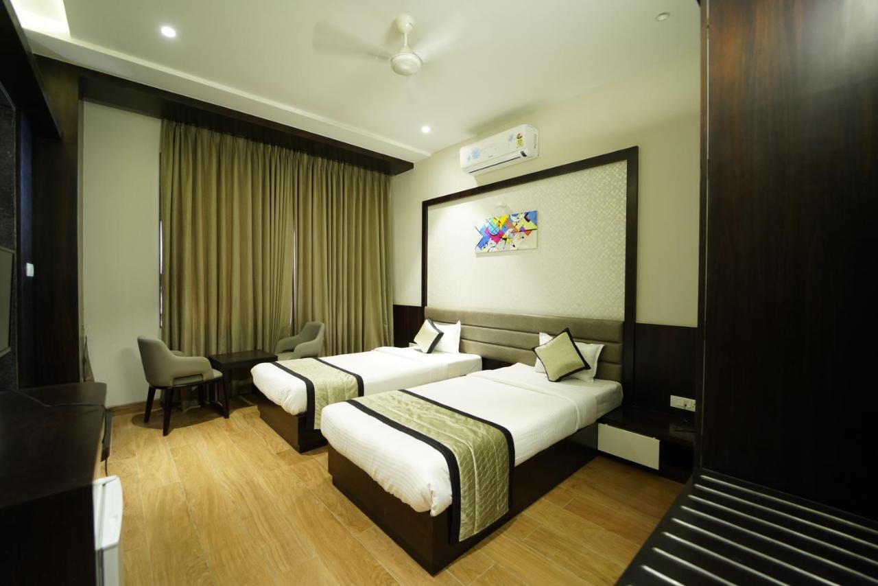 Hotel The Royal Inn Baramati Buitenkant foto