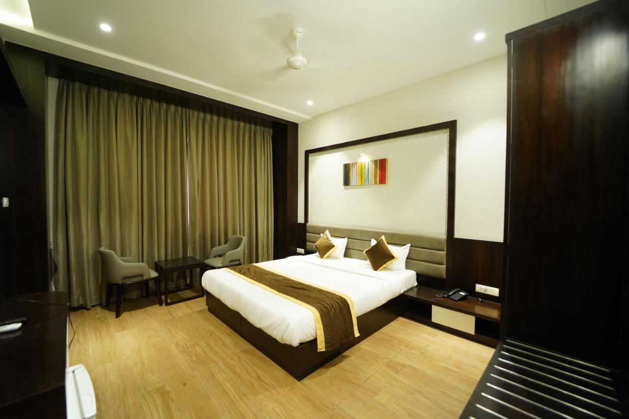 Hotel The Royal Inn Baramati Buitenkant foto