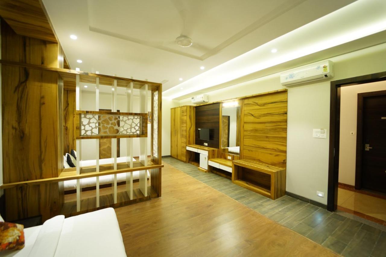 Hotel The Royal Inn Baramati Buitenkant foto