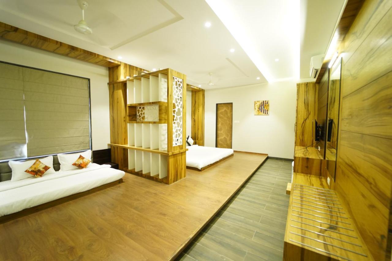 Hotel The Royal Inn Baramati Buitenkant foto