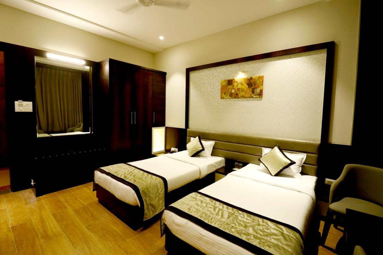 Hotel The Royal Inn Baramati Buitenkant foto
